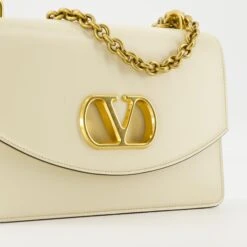 Valentino Garavani Sac VLogo Vain -Fashion Clothing Store 0d46395c06e1caf3db368873bdbb18e2