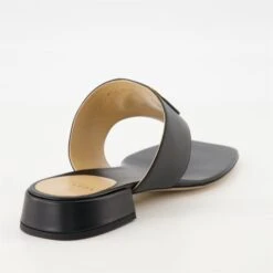 Valentino Garavani Tong VLogo En Cuir -Fashion Clothing Store 144ec0239fbe7ea9b1acd5ebc9bb79e0