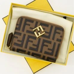 FENDI Portefeuilles Zippé FF Diamonds -Fashion Clothing Store 1885b6cab7b411fbae3f2c987bb0725a