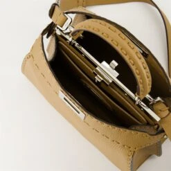 FENDI Sac Peekaboo ISeeU -Fashion Clothing Store 1b760296cb721355ff13dd5c90f311f4