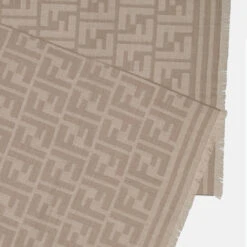FENDI Écharpe FF -Fashion Clothing Store 2a749412aefa6b16557ca84816dcd558