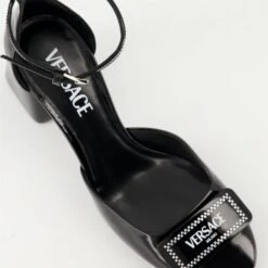 Versace Escarpins En Cuir Verni -Fashion Clothing Store 4749e2314586d930b316937ea404f9e4