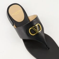 Valentino Garavani Tong VLogo En Cuir -Fashion Clothing Store 478c1de4851d378062a2bad500bd4226