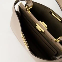 FENDI Sac Peekaboo Soft Medium -Fashion Clothing Store 5f775af91653475da7d3593919a6d4a7