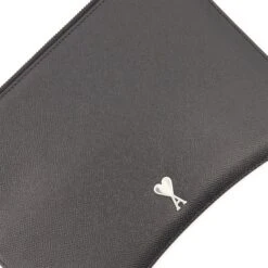 Pochette Paris Paris -Fashion Clothing Store 7c3d0dcc8bfa0ae6174bff80a5bd439d