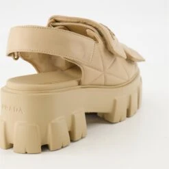 Prada Sandales En Cuir Matelassé -Fashion Clothing Store 93fead45a8a56fccb9f86f6fb6539183