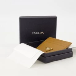 Prada Porte-cartes En Cuir Saffiano 5 Prada Porte-cartes En Cuir Saffiano -Fashion Clothing Store 986d835f6ffd199e8b29103bb61e6d59