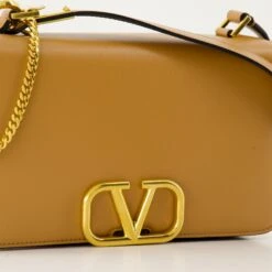 Valentino Garavani Sac Bandoulière VLogo Signature -Fashion Clothing Store c4543b743c1f971aea02b32cd4efb212