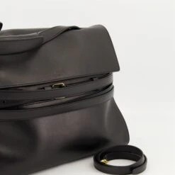 MOSCHINO Sac Tie Me Medium -Fashion Clothing Store d9b9ca90bc6b7df3aa7648b4a86936d6