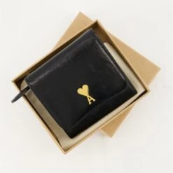 Portefeuille En Cuir Paris Paris -Fashion Clothing Store eb0b3d49eb006370e0b8849405124fad