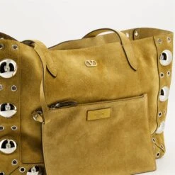 Valentino Garavani Sac Cabas Nellcôte En Daim -Fashion Clothing Store f764524aeb9394f40397780dd9c5c54a