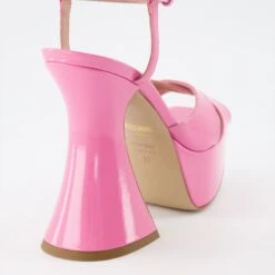 MOSCHINO Platform Sandals 9 MOSCHINO Platform Sandals -Fashion Clothing Store sandales roses a plateforme a55e190b cfa3 44c3 bc5a 3e5c504b42bb